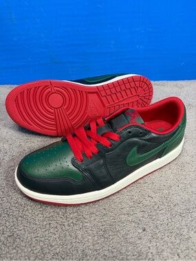 Jordan 1 retro Wmns ‘Gucci’ 
Brand new
